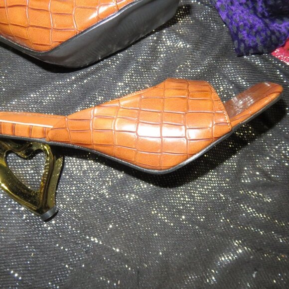 Crocodile Embossed High Gloss Leather Mule Sandals Heart Sculptural Heels sz 11 - Picture 10 of 16